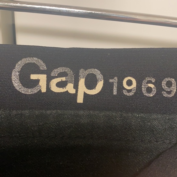 2/$10- GAP- High Resolution Pull On Leggings - Picture 5 of 10